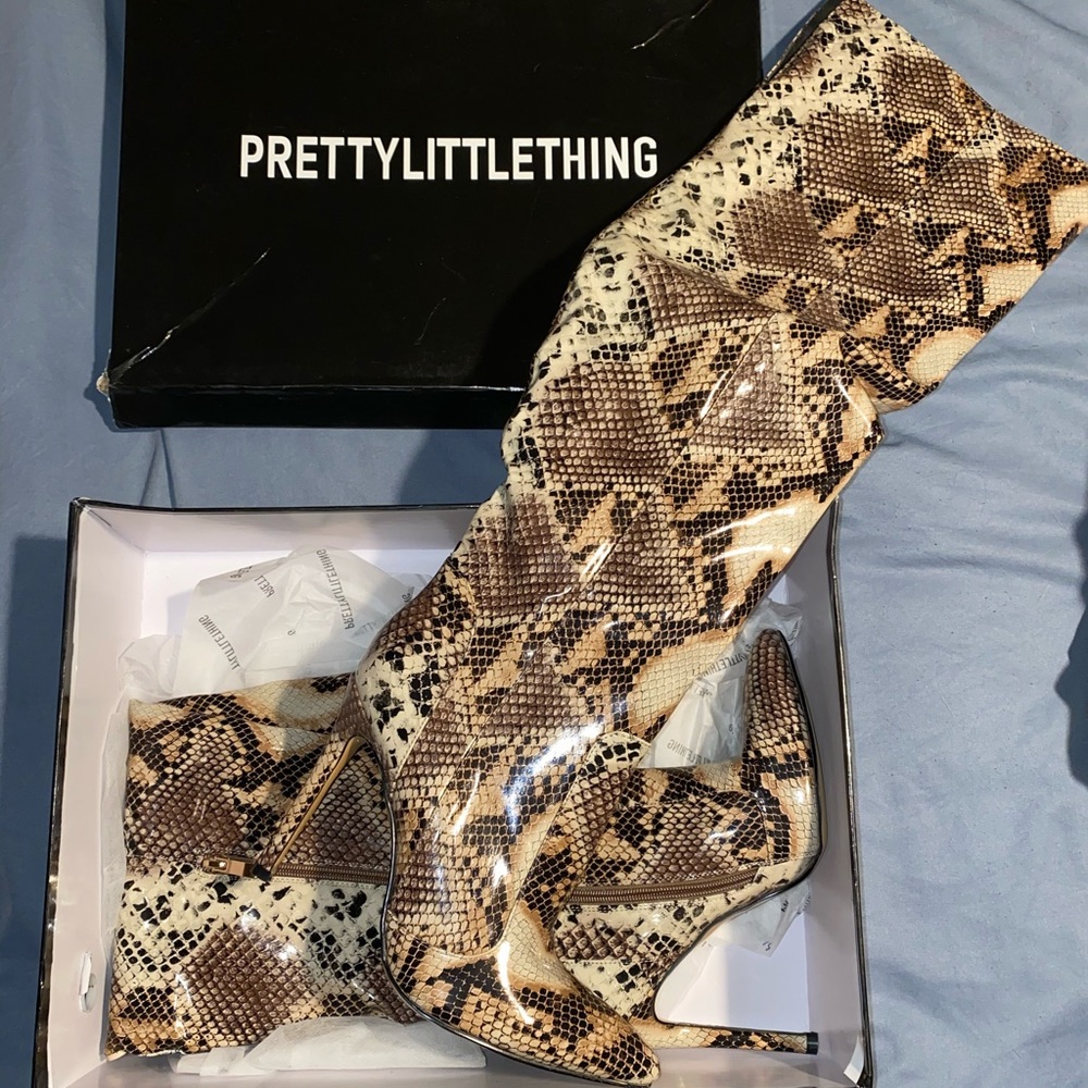 ⭐️ Pretty Little Thing - Thigh High Snake Boots.